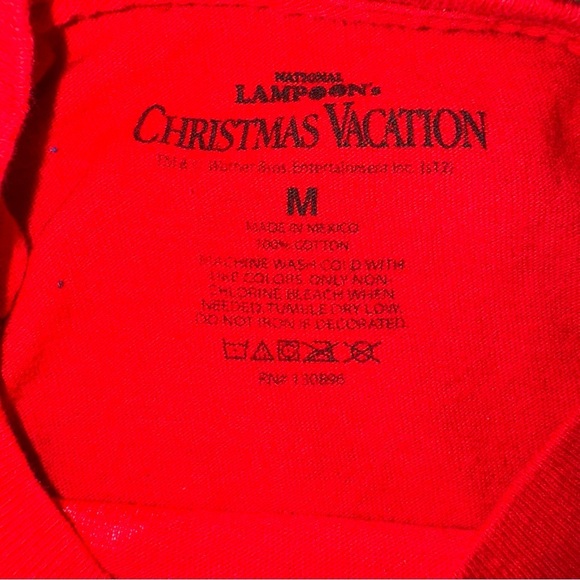 Women’s National Lampoon’s Christmas Red Shirt Size Medium - Picture 4 of 4